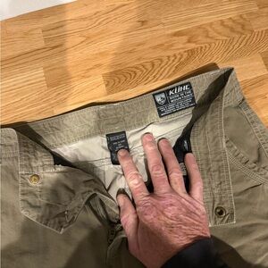 Men's Tan cargo shorts